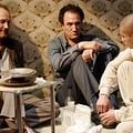 Dernier étage, gauche, gauche : photo Angelo Cianci, Aymen Saïdi, Hippolyte Girardot, Mohamed Fellag