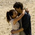 Des gens qui s'embrassent : photo Clara Ponsot, Max Boublil
