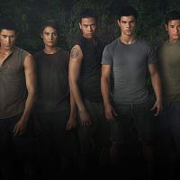 Twilight - Chapitre 2 : tentation : Photo Alex Meraz, Bronson Pelletier, Chaske Spencer, Kiowa Gordon, Stephenie Meyer