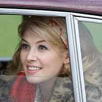 Une éducation : Photo Rosamund Pike