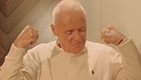 <strong>Vous allez rencontrer un bel et sombre inconnu</strong> Bande-annonce VO