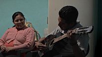 <strong>Ici et là-bas</strong> Bande-annonce VO