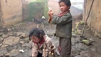 Les Trois soeurs du Yunnan - EXTRAIT VO "Les cochons"