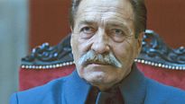 <strong>Le Vieux qui ne voulait pas fêter son anniversaire</strong> Bande-annonce VO