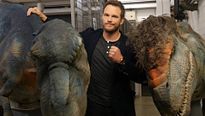 Chris Pratt, star de Jurassic World, piégé par deux vélociraptors !