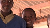 <strong>Sur le chemin de l'école</strong> Reportage (2) VO