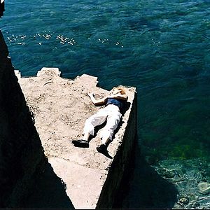 Somewhere in between : Photo