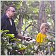 Hawaii 5-0 : photo Emily Alyn Lind, Tom Arnold