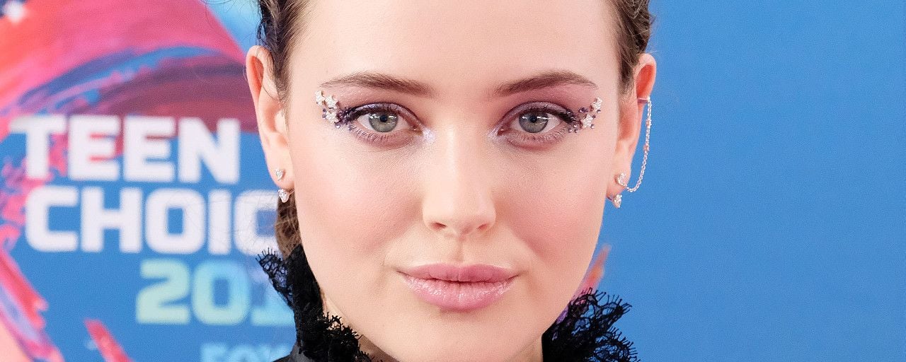 Cursed : La star de 13 Reasons Why décroche le rôle principal de la nouvelle série de Netflix