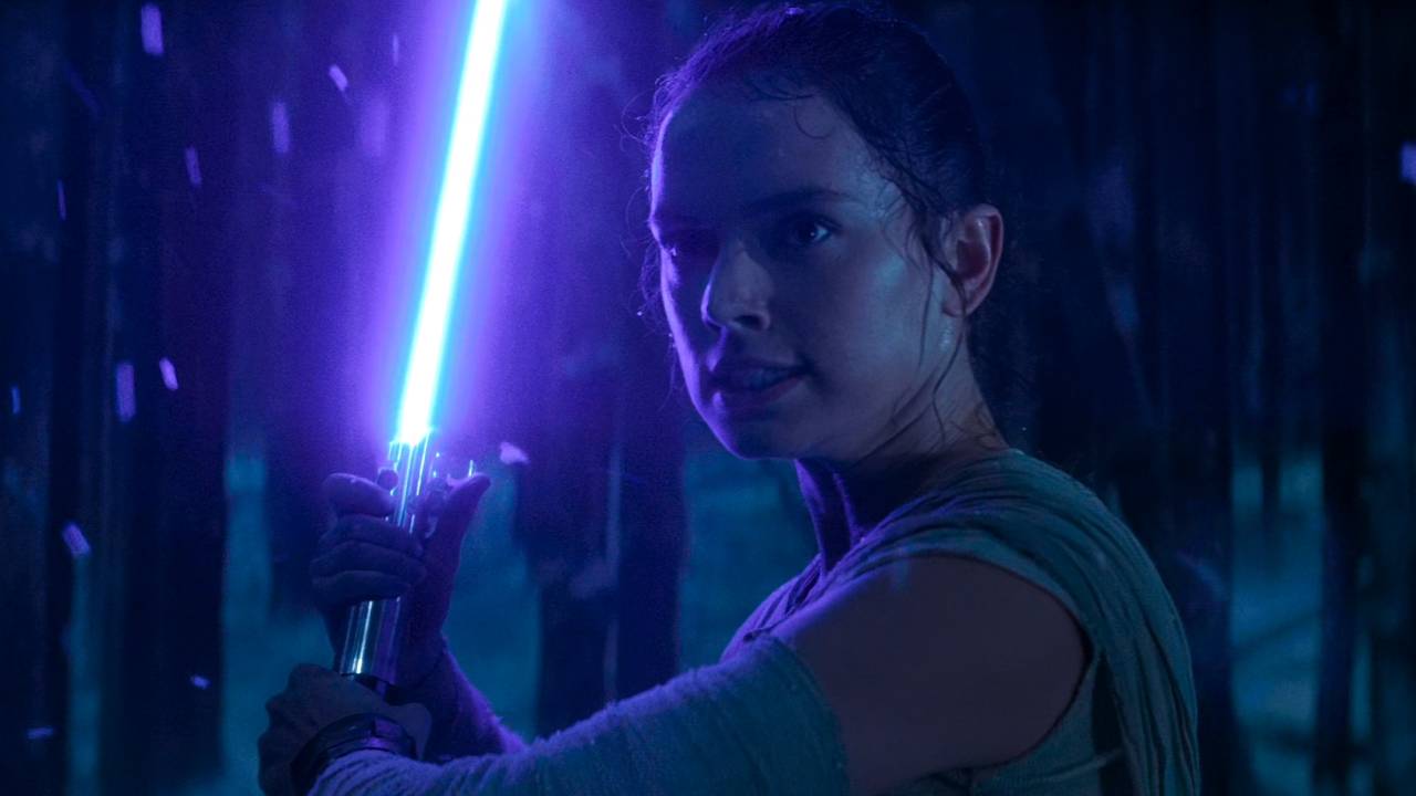 Star Wars : les 1ères images d'un "vrai" sabre laser dévoilées par Disney