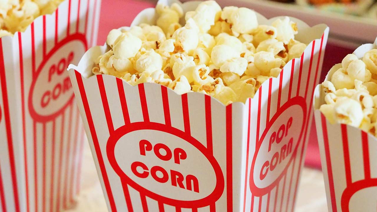 Comment le popcorn est-il devenu l'incontournable des salles de cinéma ?