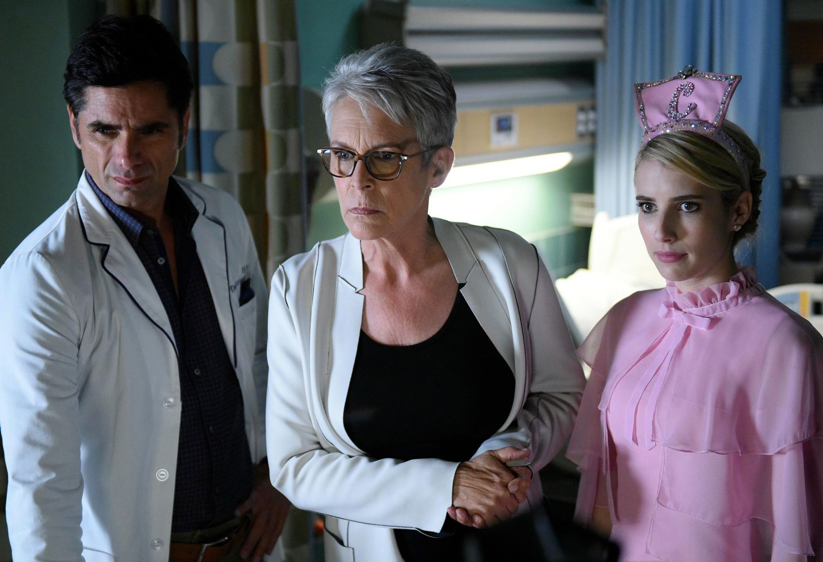 John Stamos émissions Et Séries Tv Scream Queens : Photo Emma Roberts, Jamie Lee Curtis, John Stamos - 17