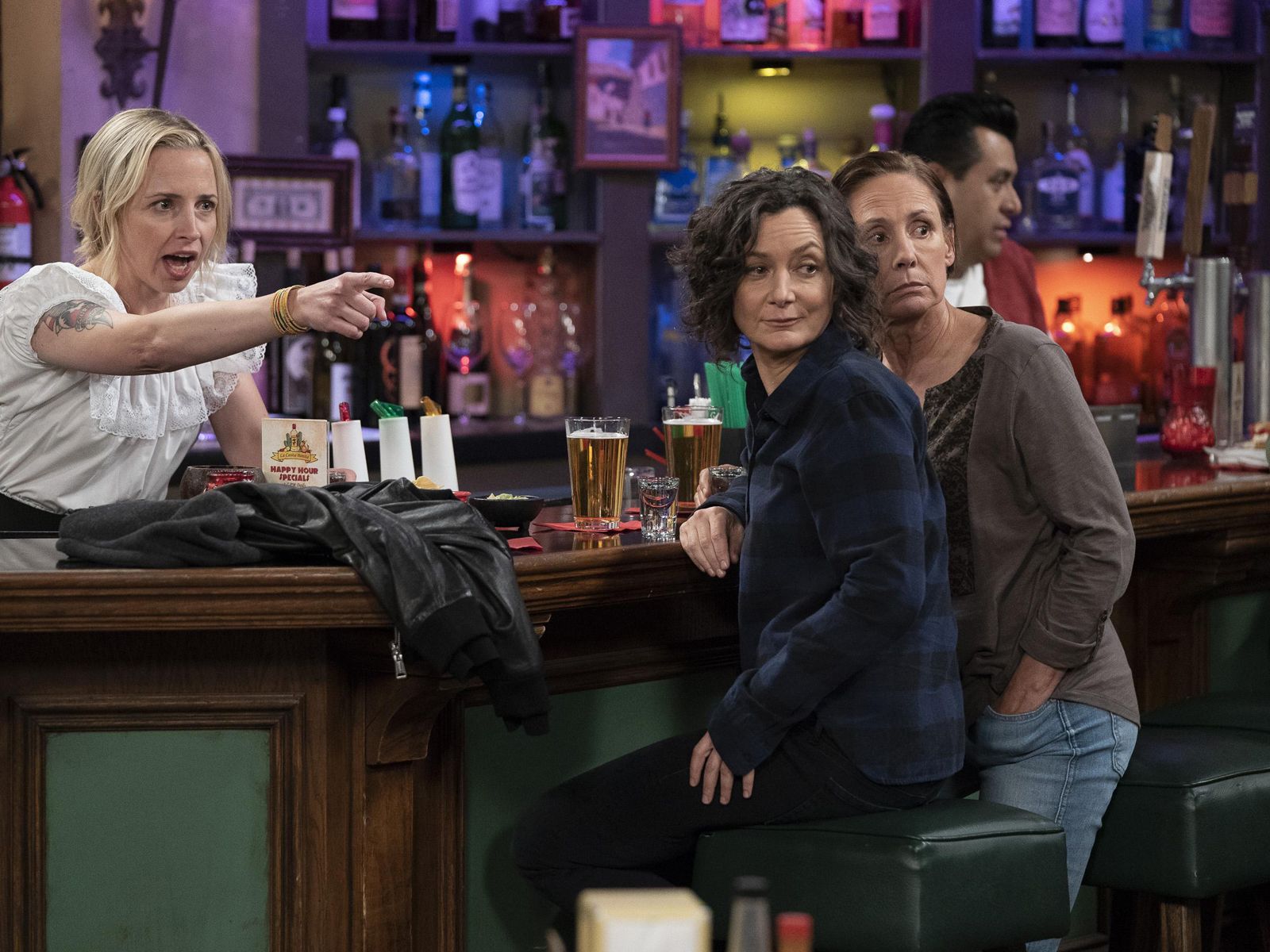 Films Et Séries Tv Avec Laurie Metcalf The Conners : Photo Laurie Metcalf, Lecy Goranson, Sara Gilbert - 109