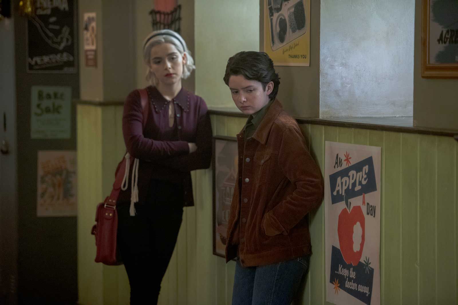 Blanche Neige Les Souliers Rouges Et Les 7 Nains Netflix Photo de Kiernan Shipka - Photo Kiernan Shipka, Lachlan Watson - AlloCiné