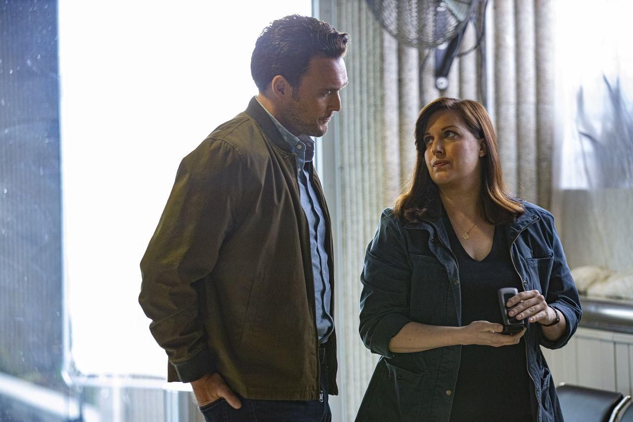Emergence Série Saison 2 Emergence : Photo Allison Tolman, Owain Yeoman - 35 sur 58 - AlloCiné