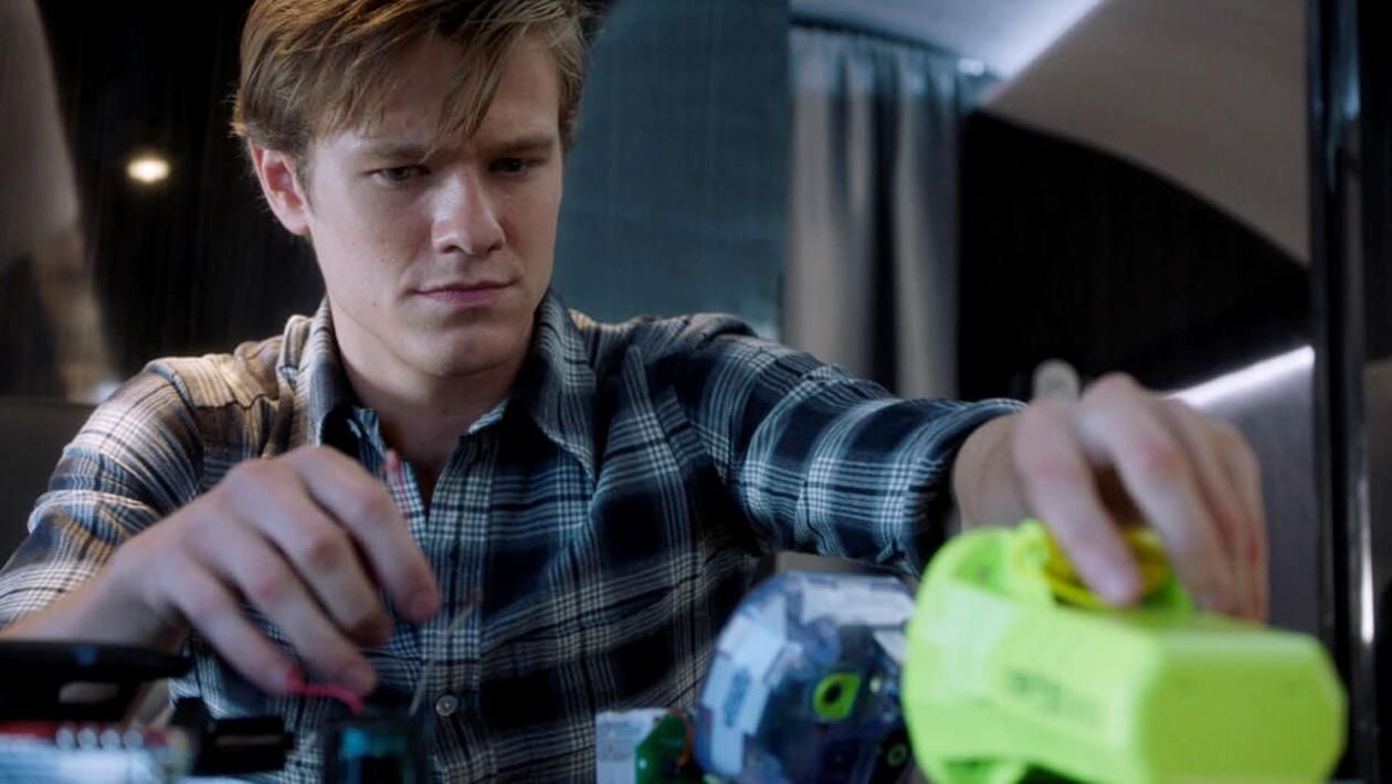 Films Et Séries Tv Avec Lucas Till MacGyver (2016) : Photo Lucas Till - 44 sur 359 - AlloCiné