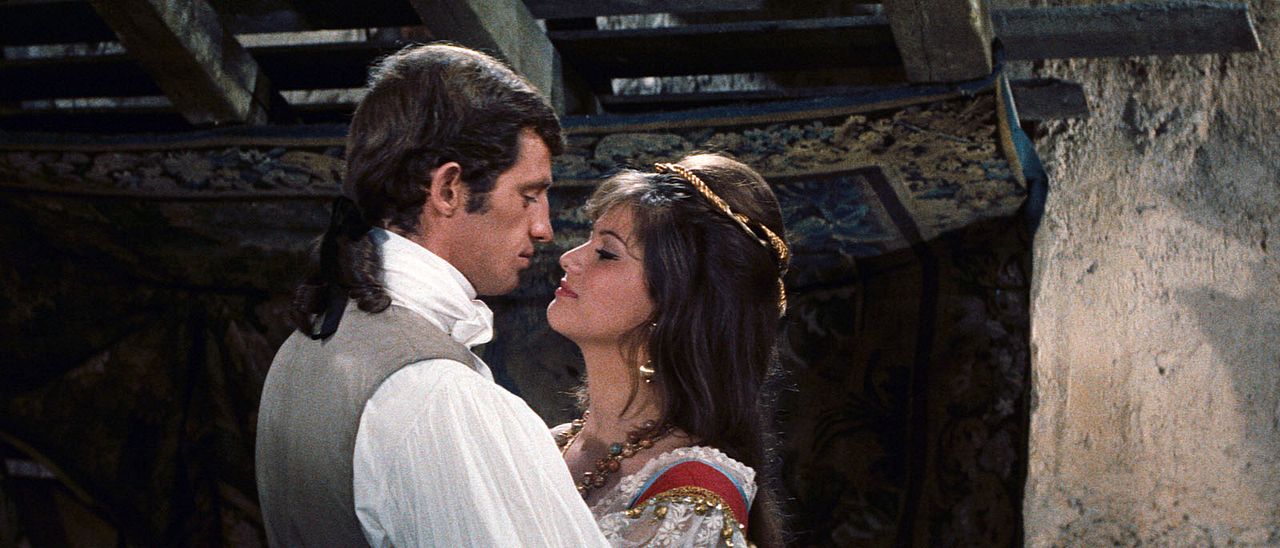 Film Avec Belmondo Et Claudia Cardinale Photo de Claudia Cardinale - Cartouche : Photo Claudia Cardinale, Jean