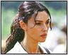 Strip-tease pour Monica Bellucci !