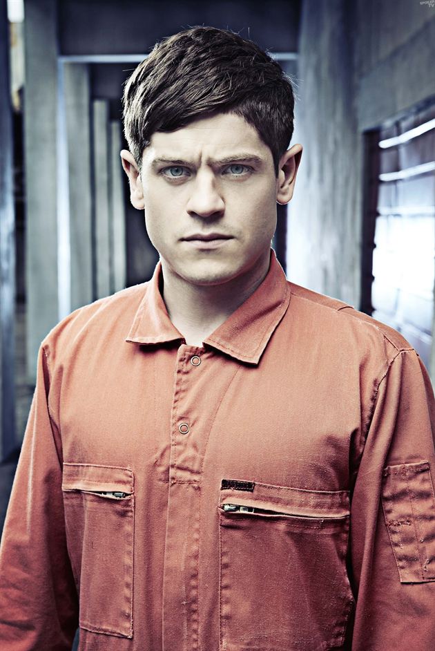 Iwan Rheon - Photo