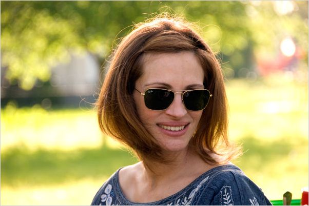 Fireflies in the Garden : photo Dennis Lee, Julia Roberts