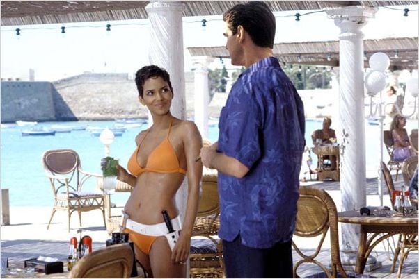 Meurs un autre jour : photo Halle Berry, Ian Fleming, Lee Tamahori, Pierce Brosnan