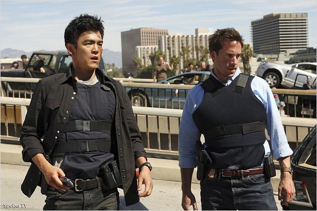 FlashForward : photo John Cho, Joseph Fiennes