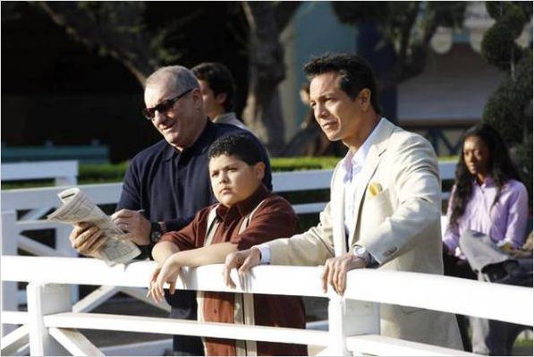 Modern Family : photo Benjamin Bratt, Ed O'Neill, Rico Rodriguez