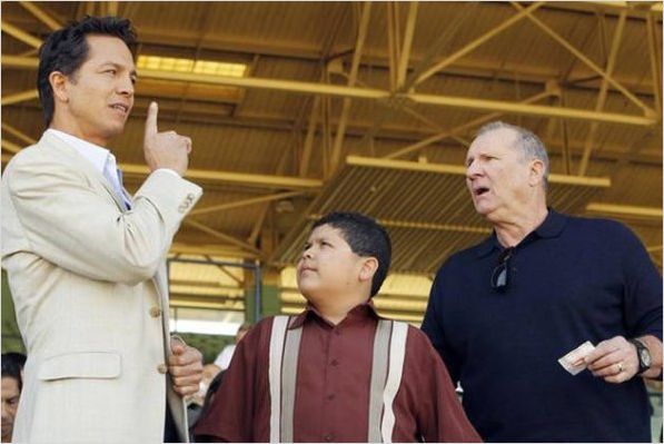 Modern Family : photo Benjamin Bratt, Ed O'Neill, Rico Rodriguez