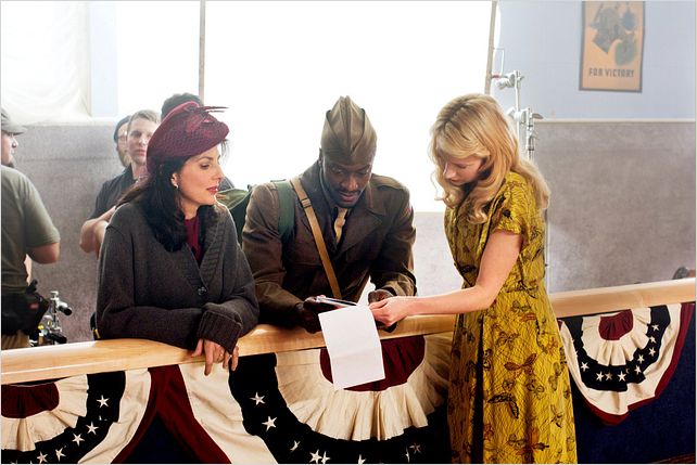 Photo Aldis Hodge, Beth Riesgraf, Gina Bellman