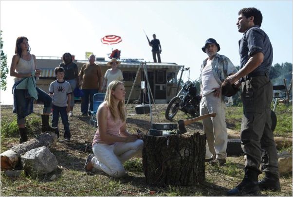 The Walking Dead : Photo Chandler Riggs, Emma Bell, Jeffrey DeMunn, Jon Bernthal, Sarah Wayne Callies