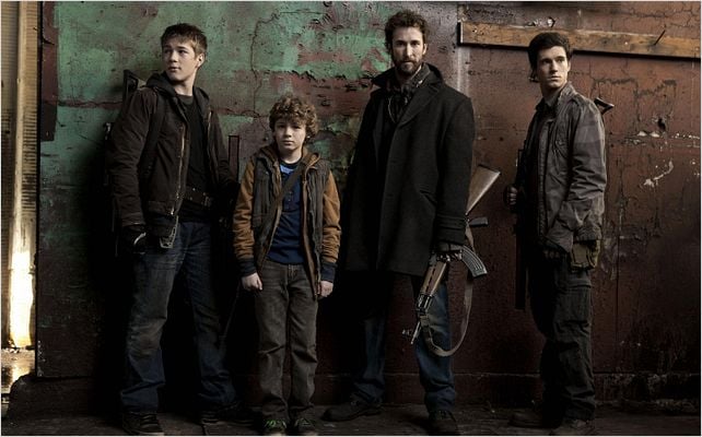Falling Skies : photo Connor Jessup, Drew Roy, Maxim Knight, Noah Wyle