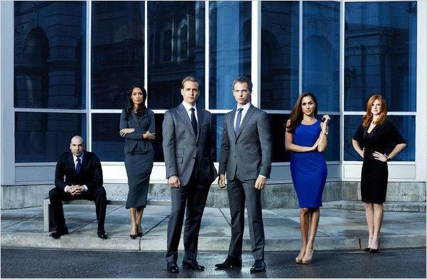 Photo Gabriel Macht, Gina Torres, Meghan Markle, Patrick J. Adams, Rick Hoffman