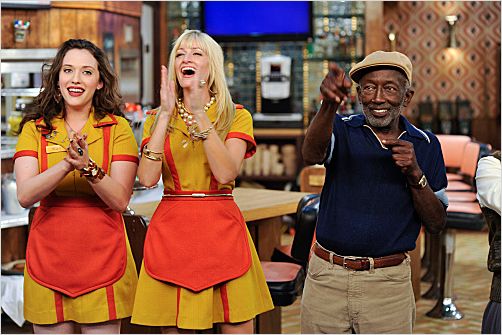 2 Broke Girls : photo Beth Behrs, Garrett Morris, Kat Dennings