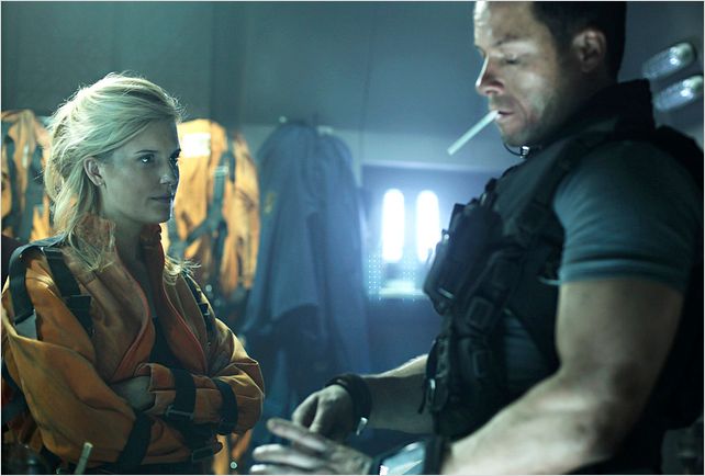 Lock Out : photo Guy Pearce, James Mather, Maggie Grace, Stephen St. Leger