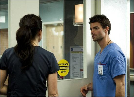 Saving Hope : photo Daniel Gillies, Erica Durance