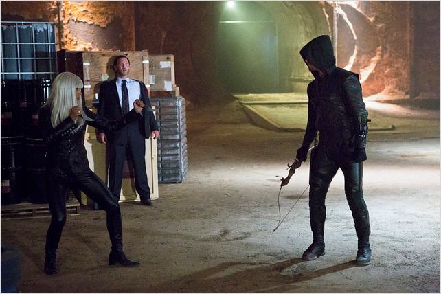 Arrow : photo Kelly Hu, Stephen Amell, Ty Olsson