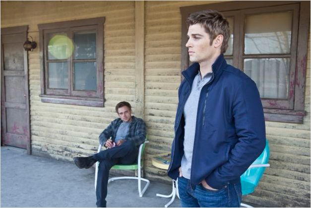 19 à La Maison Les Bates Saison 1 Photo de Max Thieriot dans la série Bates Motel : Photo 59 sur 62