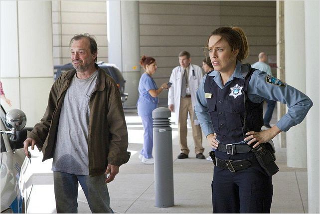 Photo De Jessica Mcnamee Dans La Série Sirens (us) : Photo 7 Sur 11 