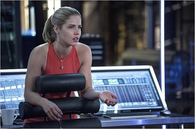 Photo De Emily Bett Rickards Dans La Série Arrow Photo 91 Sur 118 Allociné 9927