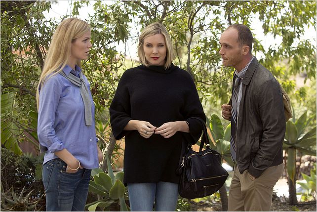 Photo de June Diane Raphael dans la série Grace et Frankie : Photo 8