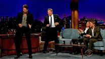 image de Bradley Cooper fait la danse du robot !