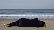 image de Seule sur la plage la nuit Bande-annonce (2) VO