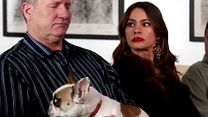 image de Modern Family saison 11 épisode 17 Teaser VO