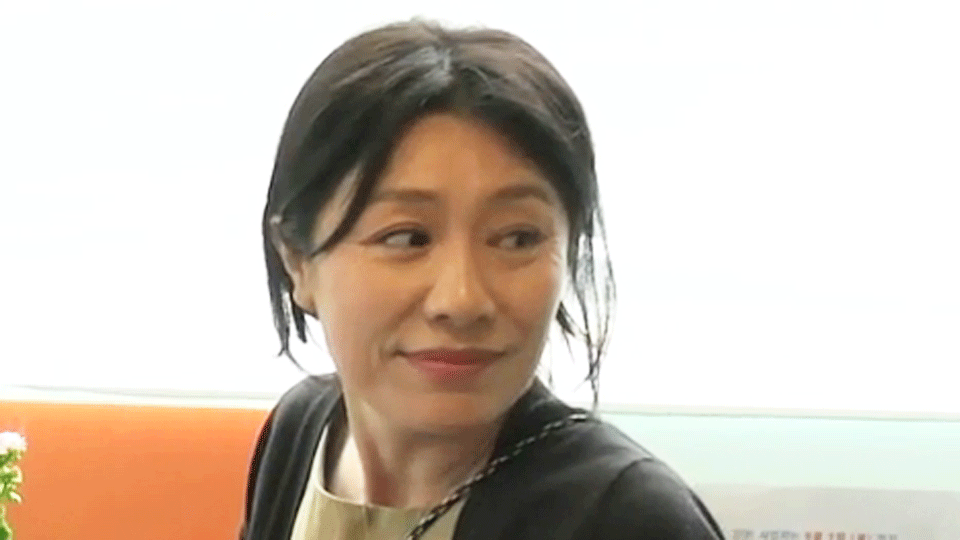 image de In Front of Your Face EXTRAIT VO "Le repas"