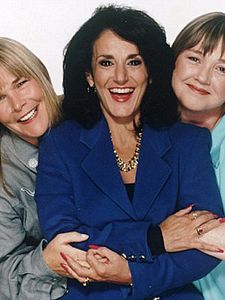 poster de la série Birds of a Feather Saison 12