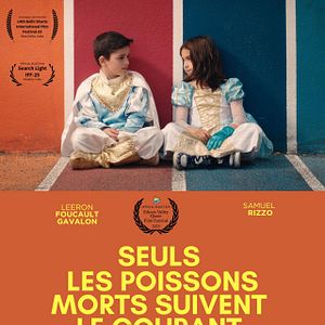 Photo Seuls les poissons morts suivent le courant