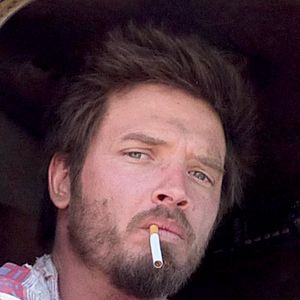 Photo Aden Young