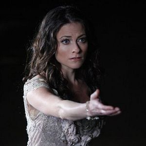 Photo Lara Pulver