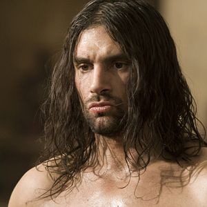 Photo Manu Bennett