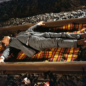 Photo Une Poule, un train et quelques monstres